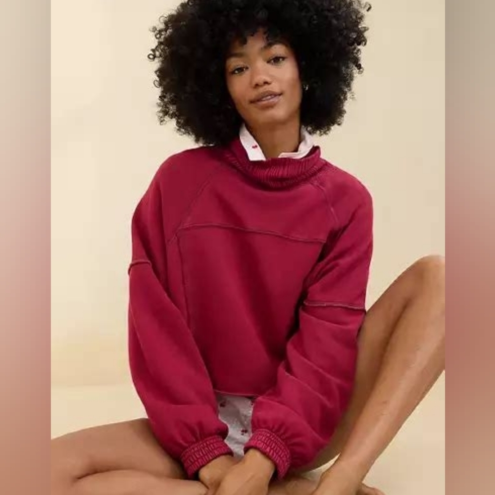 Aerie AEO New Heights Cherry Red Crop Turtleneck Sweatshirt Top NWT.